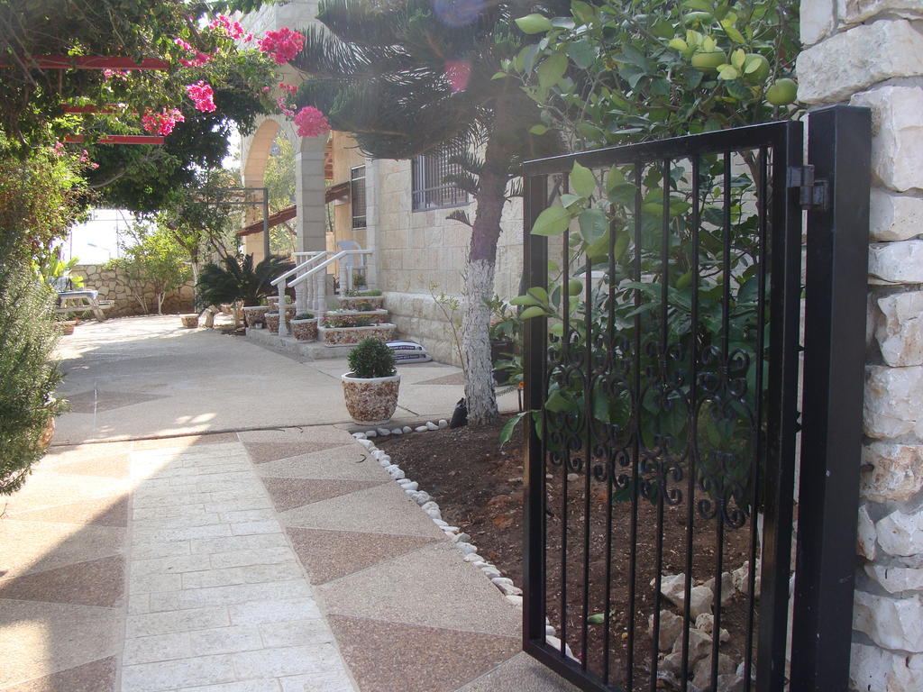 Tamer Guest House Хайфа Екстериор снимка